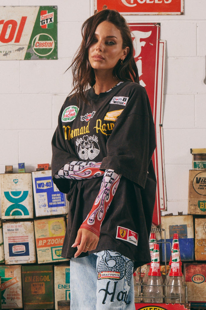 THE VERY OVERSIZED RACING BADGES TEE -BLACK
