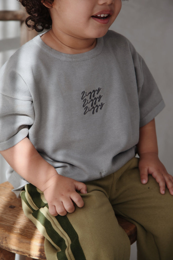 SIGNATURE TEE | Gray