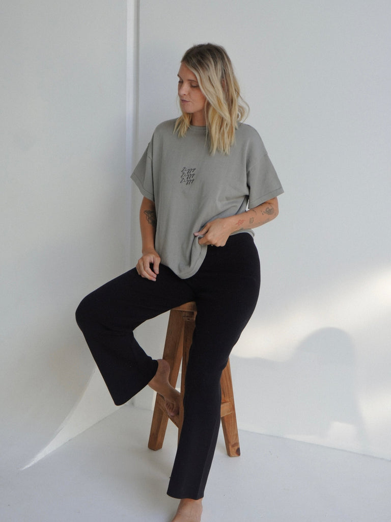 Womens Signature Tee | Gray